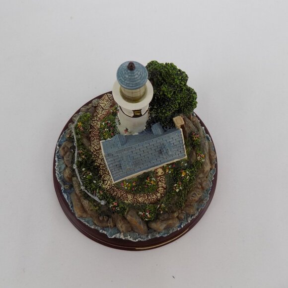 Thomas Kinkade Seaside Memories A Light in the Storm Lighted Lighthouse Figurine - Picture 6 of 10